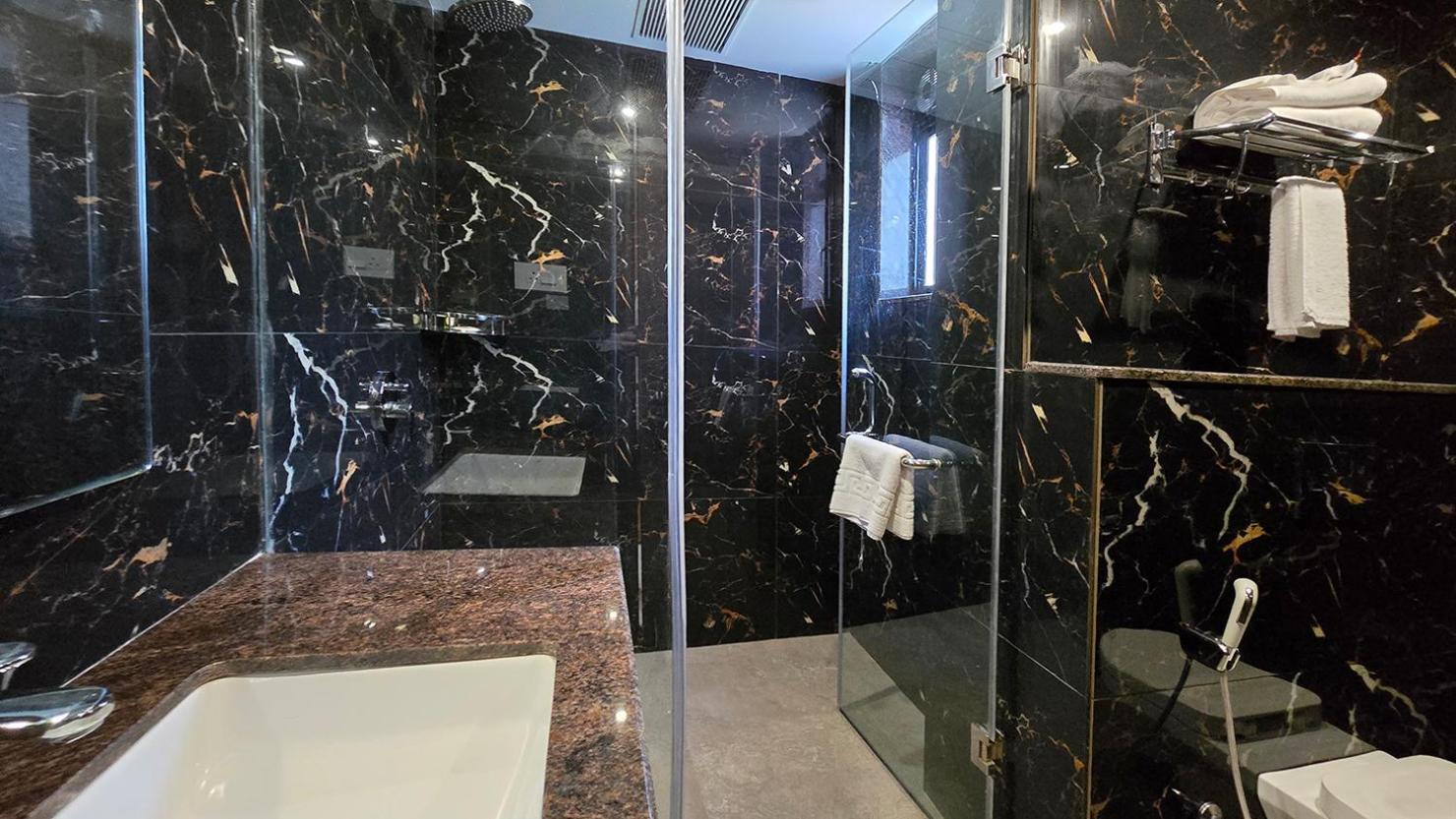 Magnus Nexstar Suites Kalyani Nagar Pune Bagian luar foto